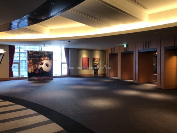 ハービスプラザENT7階フロア　大阪四季劇場エントランス付近