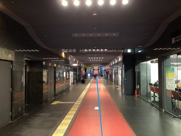 JR京都駅構内　京都劇場への赤絨毯通路