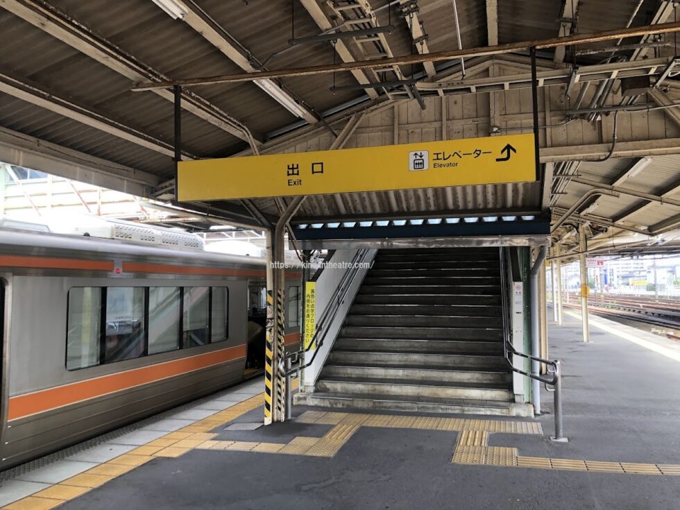 JR熱田駅からMTG名古屋四季劇場への行き方説明写真1（駅ホームの改札案内看板）