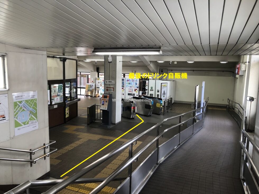 JR熱田駅からMTG名古屋四季劇場への行き方説明写真2（改札口付近、最後のドリンク自販機を説明するテキスト入り）