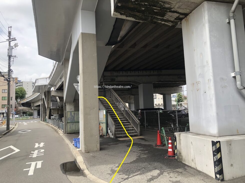 JR熱田駅からMTG名古屋四季劇場への行き方説明写真8（熱田陸橋へ上がる階段）