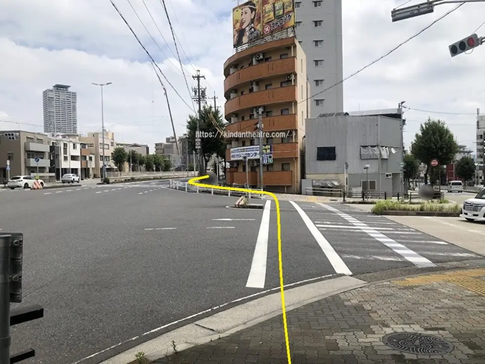 地下鉄熱田神宮西駅からMTG名古屋四季劇場への行き方説明写真10（熱田陸橋へと進む交差点付近）