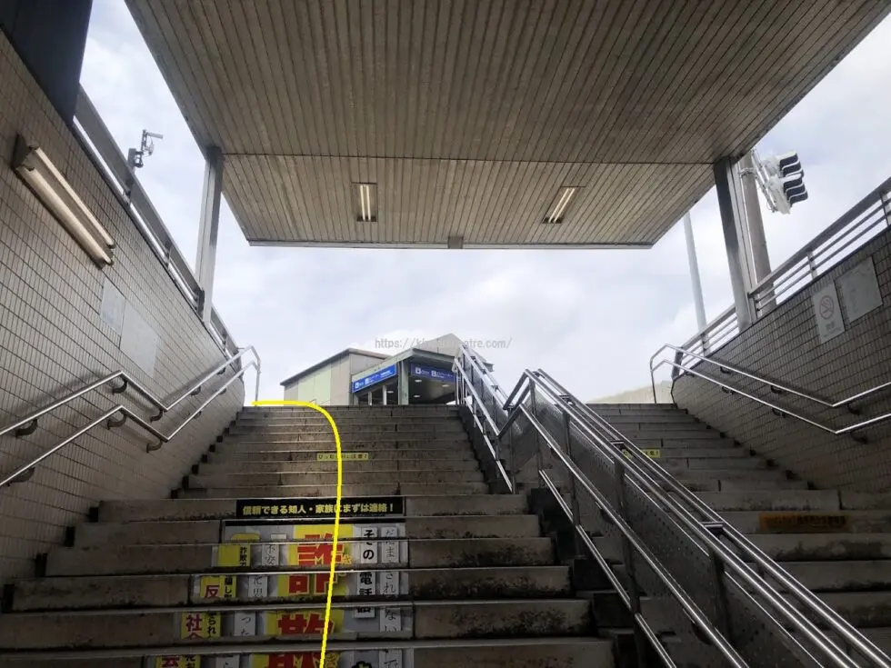 地下鉄熱田神宮西駅からMTG名古屋四季劇場への行き方説明写真5（2番出口階段の途中、出口が見えている様子）