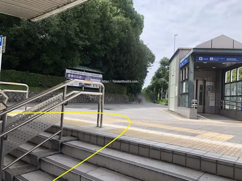 地下鉄熱田神宮西駅からMTG名古屋四季劇場への行き方説明写真6（2番出口階段を出て左方向へUターンしている様子）