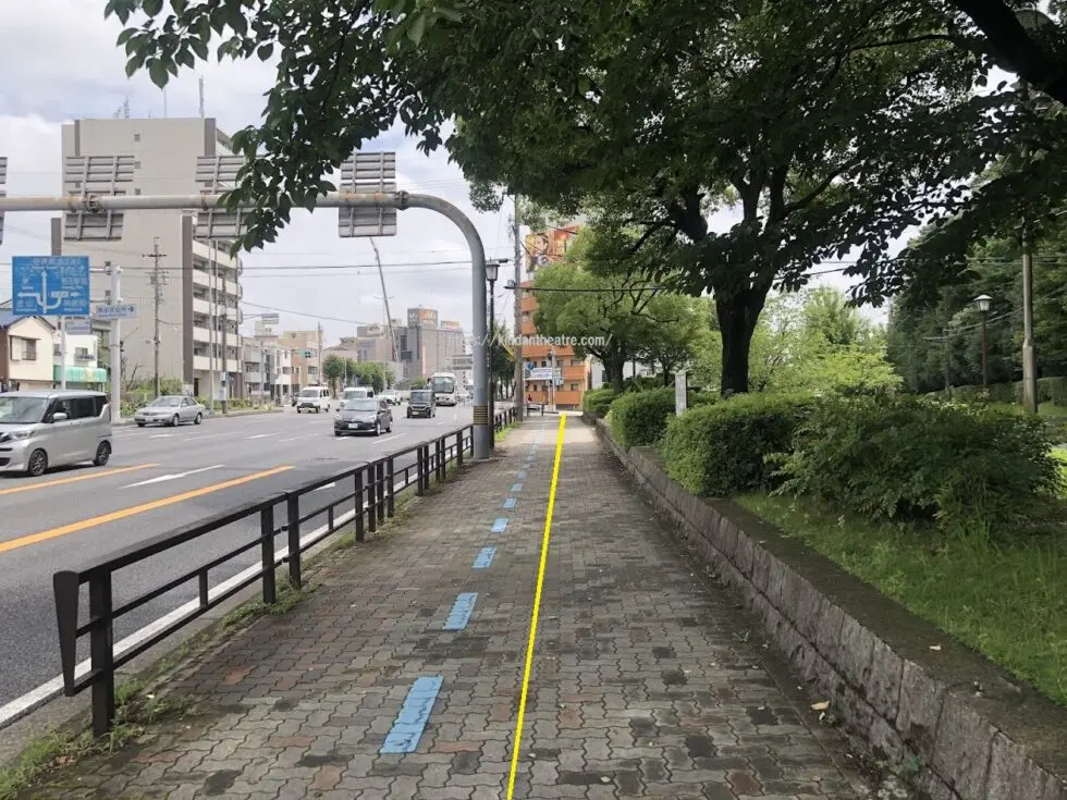 地下鉄熱田神宮西駅からMTG名古屋四季劇場への行き方説明写真9（熱田街園（めだかの学校）付近の歩道）
